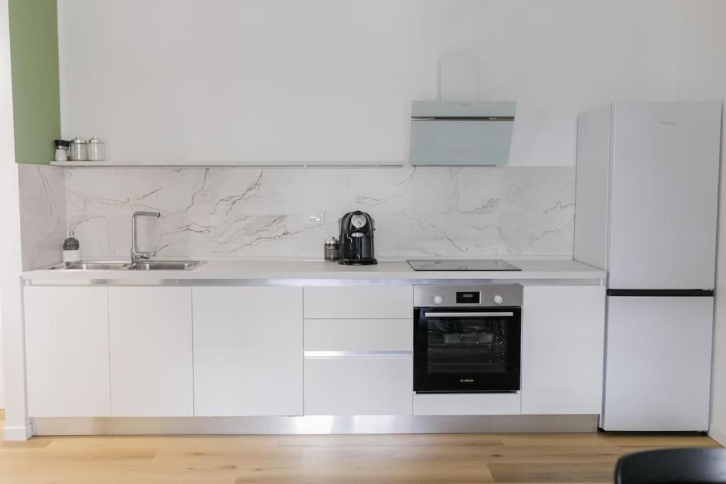 Nuovo Bianco Appena Ristrutturato Appartamento *